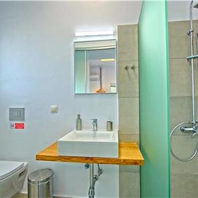 4 bedroom villa with pool and sea view in Perithia, Corfu, sleeps 9